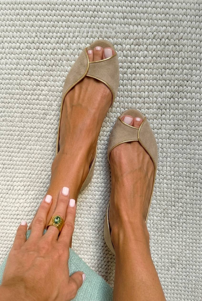 Ballerine d'Orsay spuntate in camoscio beige e oro
