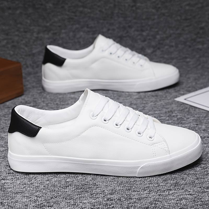Sneakers Bianche – Eleganza Semplice e Versatilità