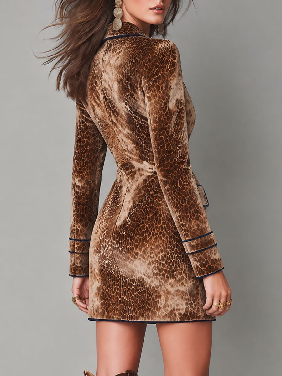 Blazer doppiopetto di lusso con patina leopardata e rifinitura a contrasto