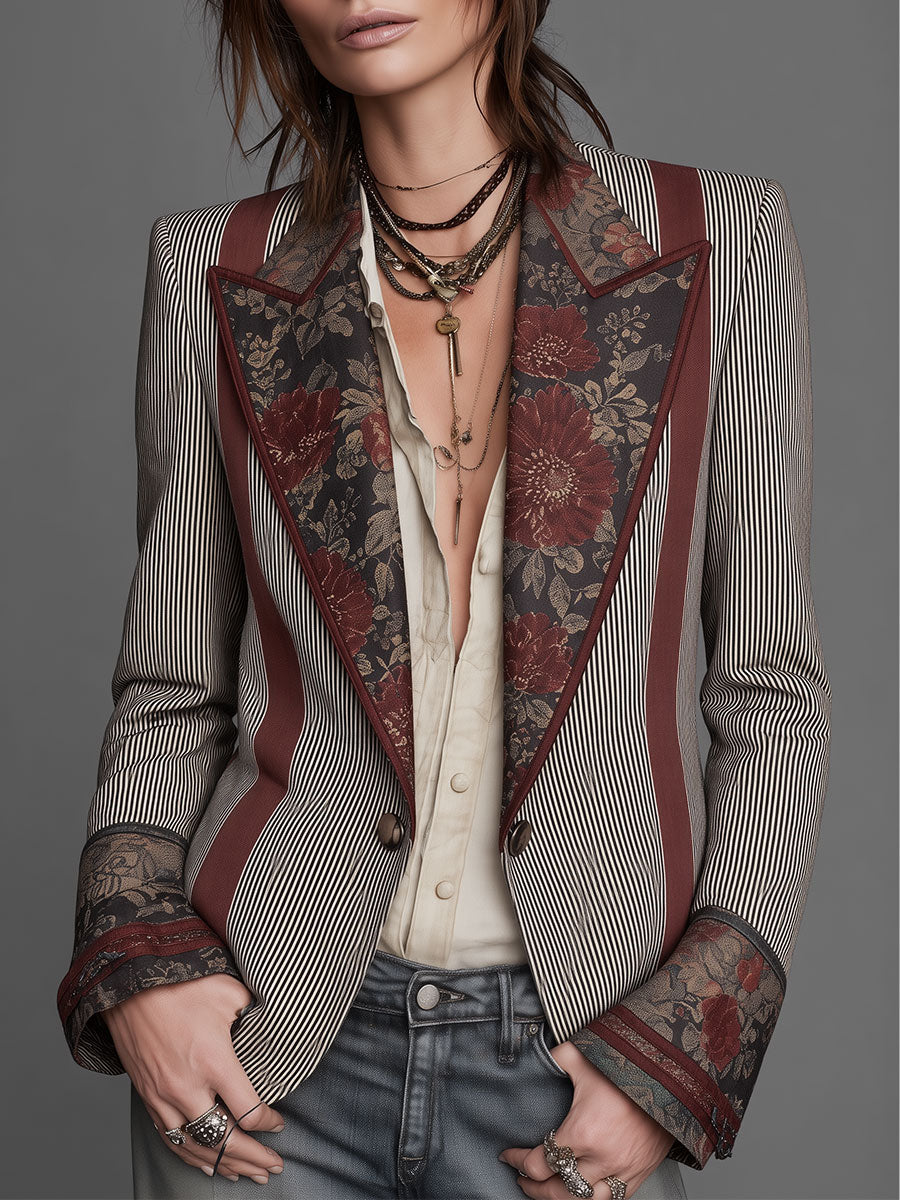 Quiet luxury: blazer a righe con fiori e bottone