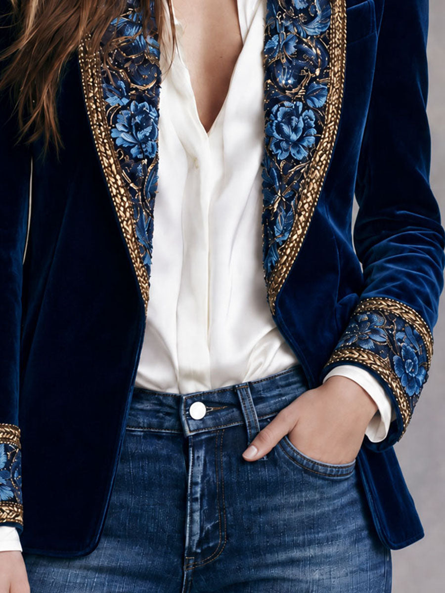 Blazer blu di lusso con fiori e decorazioni ricamate, ideale per lo stile boho