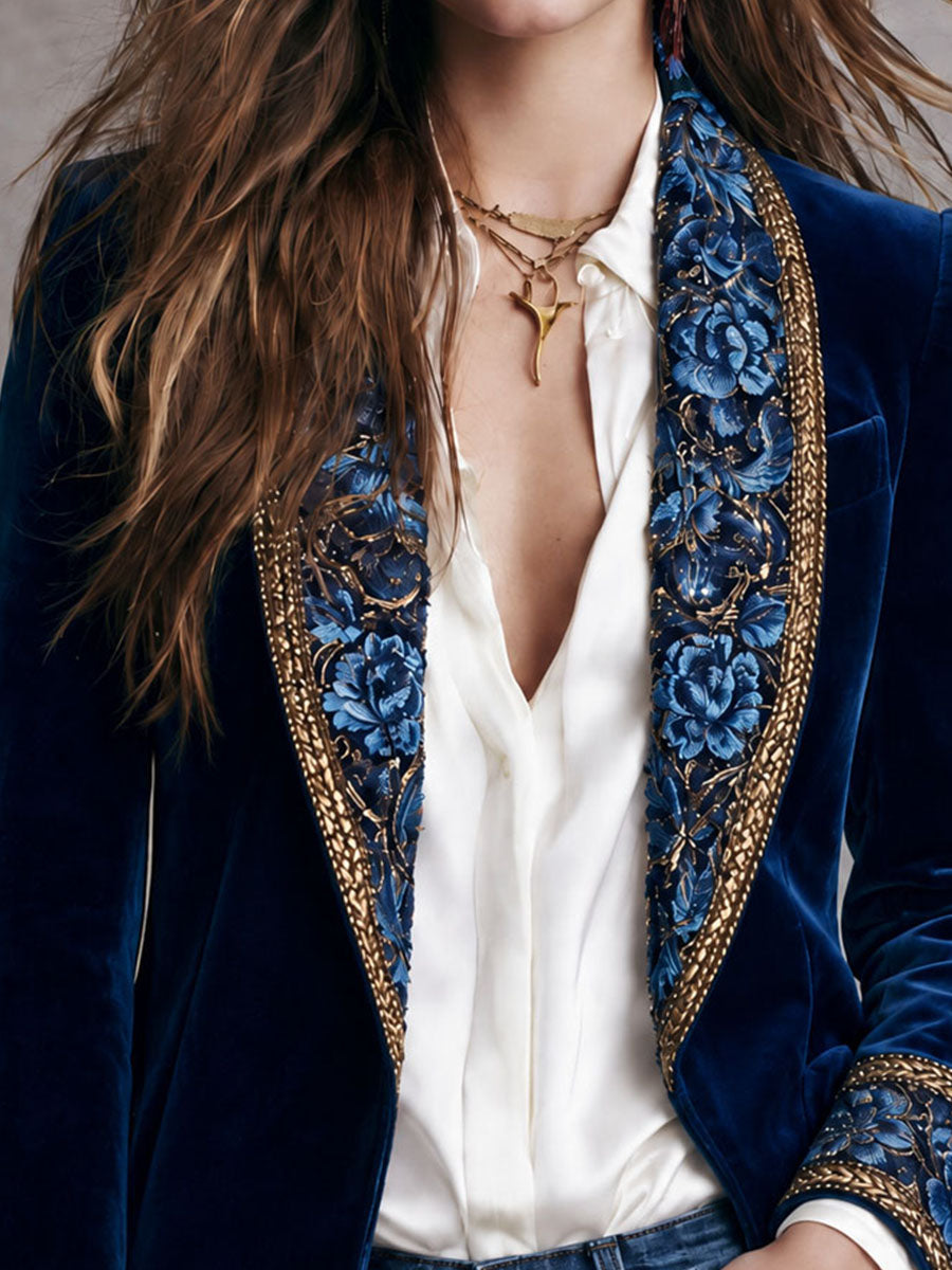 Blazer blu di lusso con fiori e decorazioni ricamate, ideale per lo stile boho