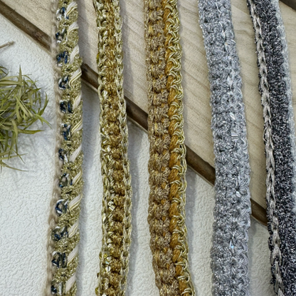 Giacca in tweed doppiopetto con rifinitura dorata
