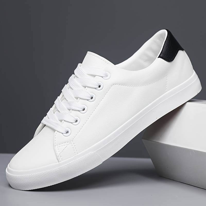 Sneakers Bianche – Eleganza Semplice e Versatilità