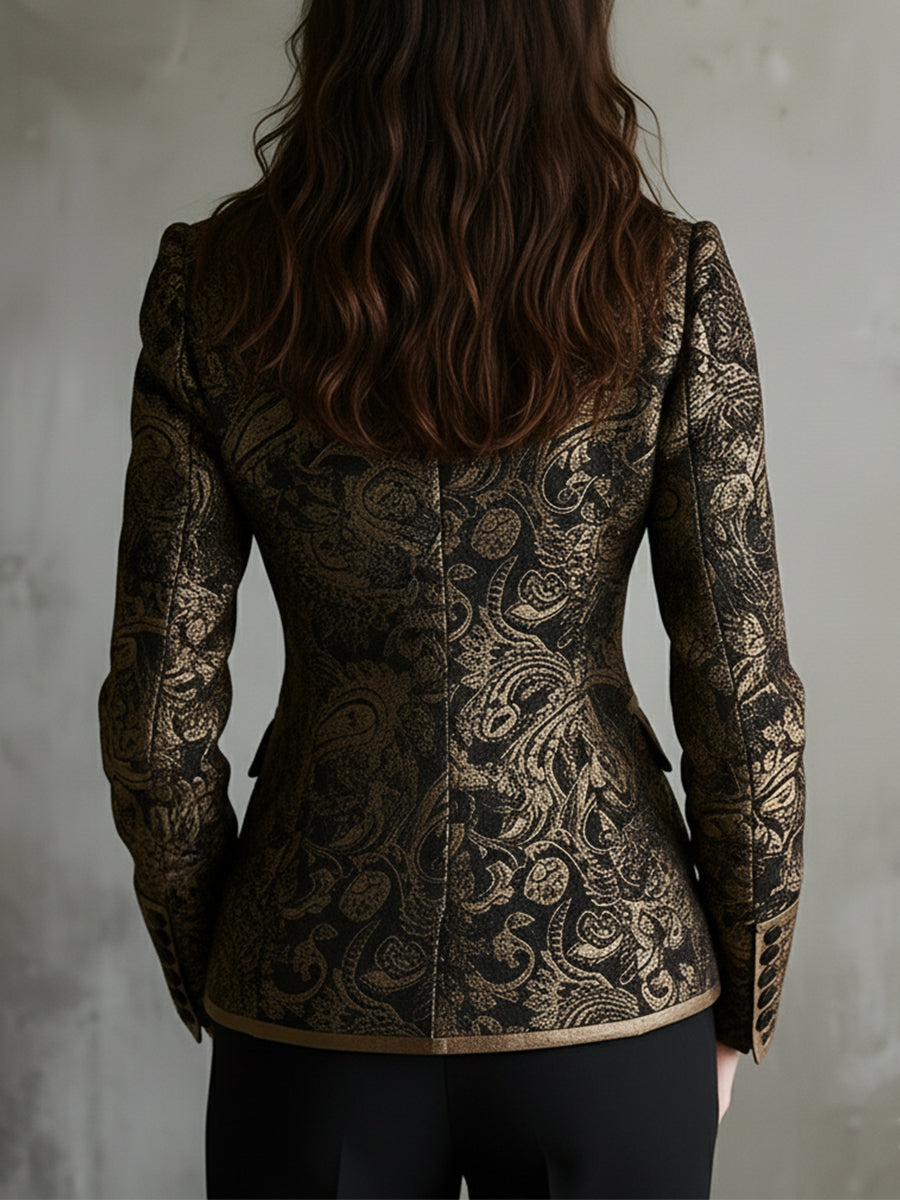 Quiet luxury: giacca in jacquard con revers rovesciati e motivo paisley