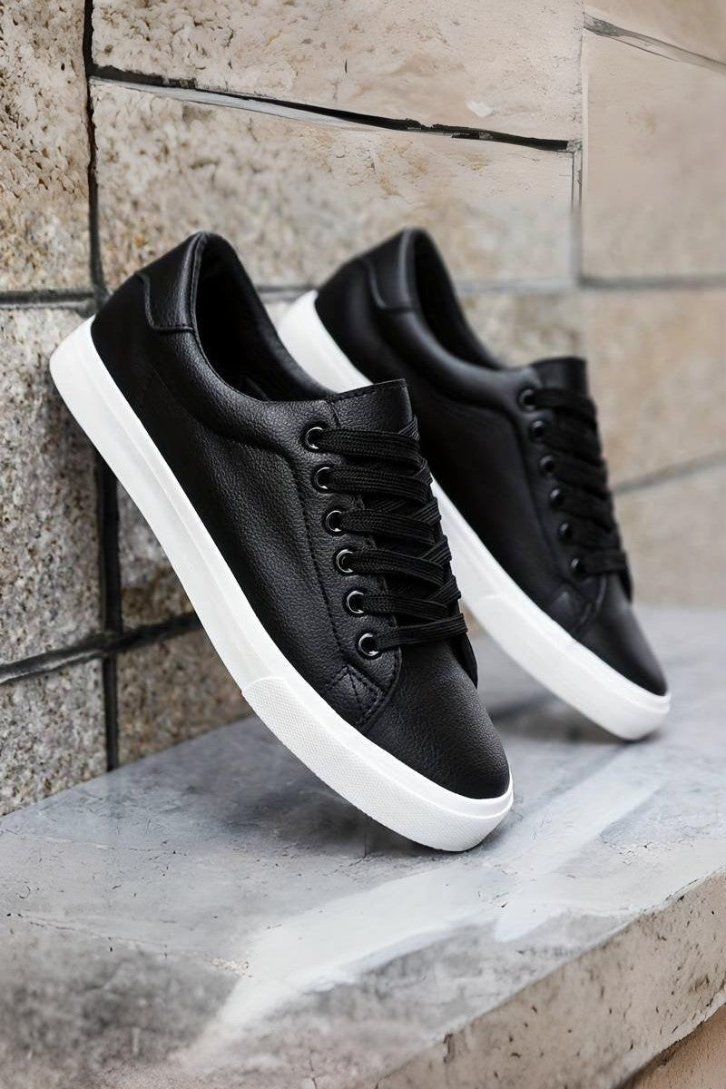 Sneakers Bianche – Eleganza Semplice e Versatilità