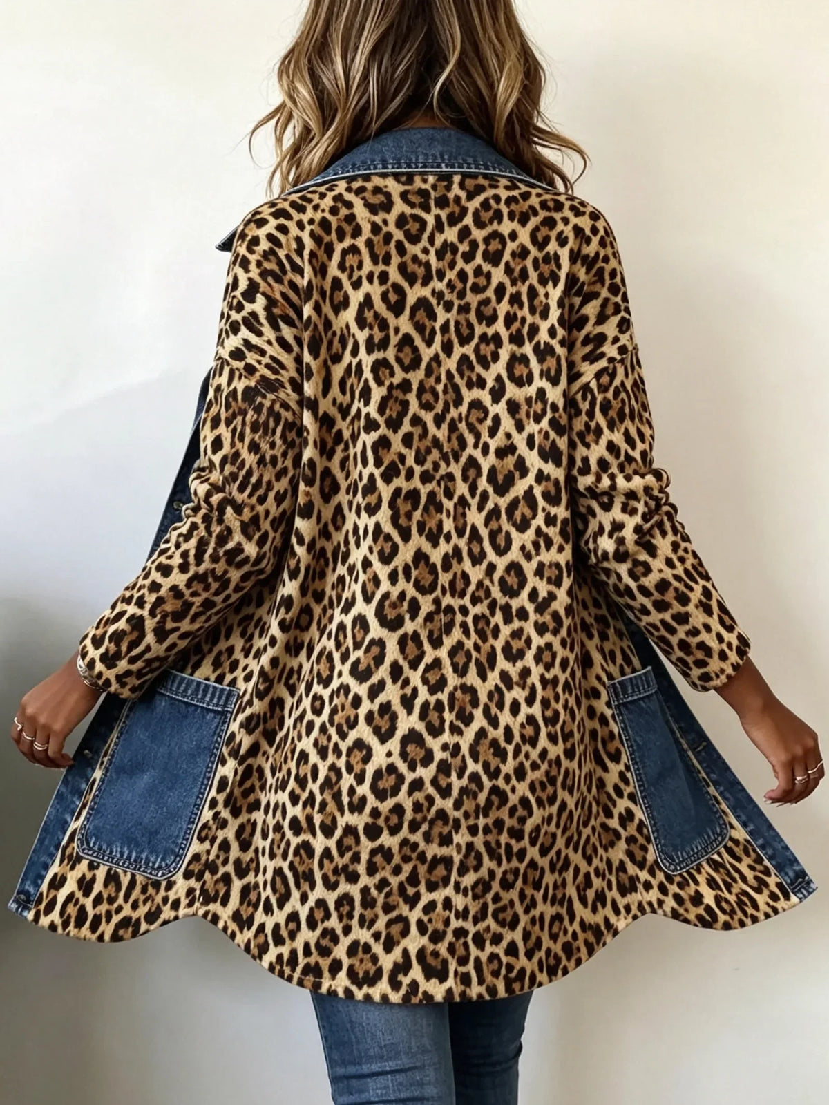 Nieves | Giacca lunga leopardata con dettagli in denim