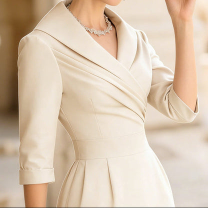 Nohémie | Elegante abito a tubino con colletto a revers e tasche